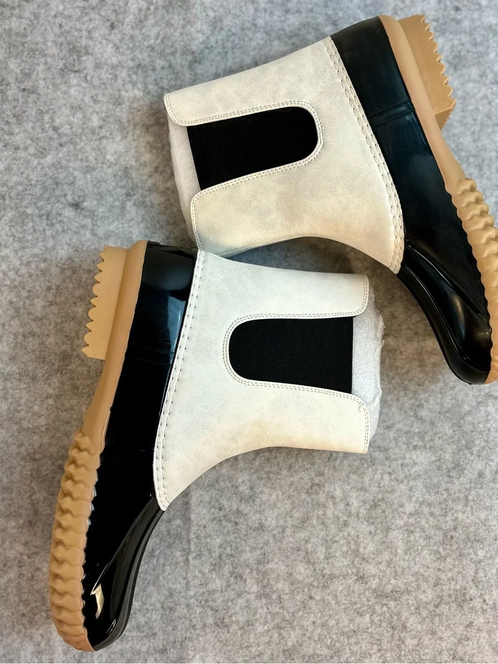 New Kathemoi Womens Black and Ivory Waterproof Slip On Duck Boots / Size 8